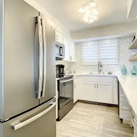 Beachfront Condo - Oceanview, Pool & Steps To Flagler Ave